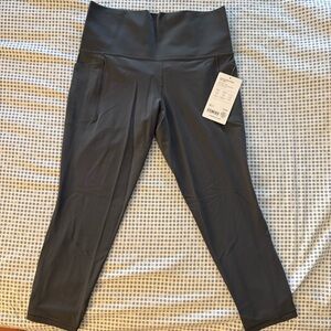 NWT Athleta Salutation Stash 7/8 Tight